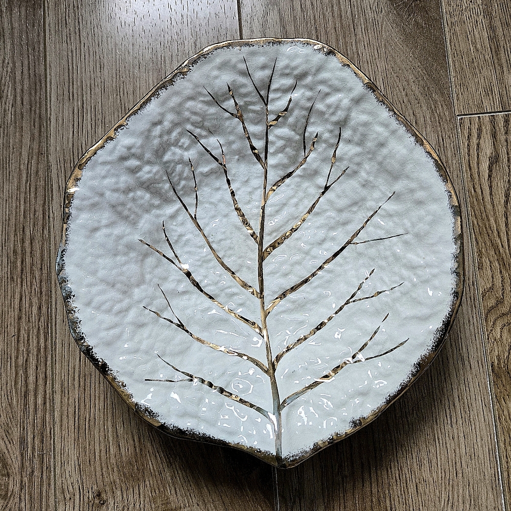 RARE VINTAGE Leaf Shaped Dish With Gold Leaf Detail. Sandland Ware England